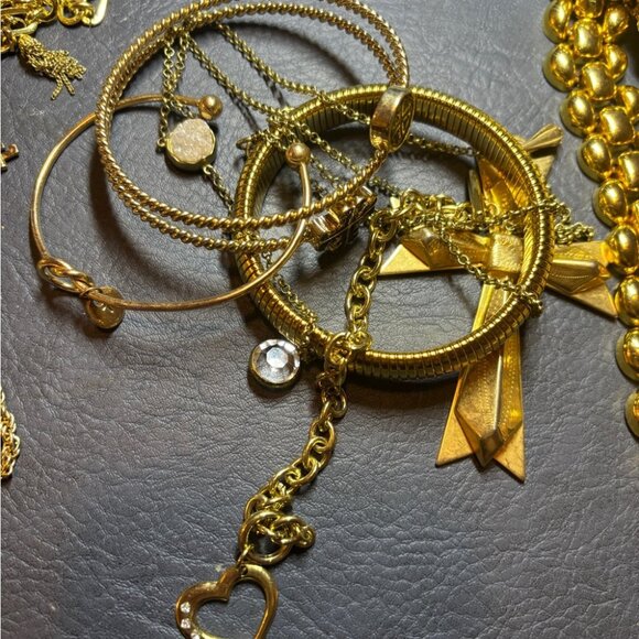 Gold Tone Jewelry Bundle Lot of 18 Chunky Pieces Vintage and Modern Some Signed - Picture 5 of 9